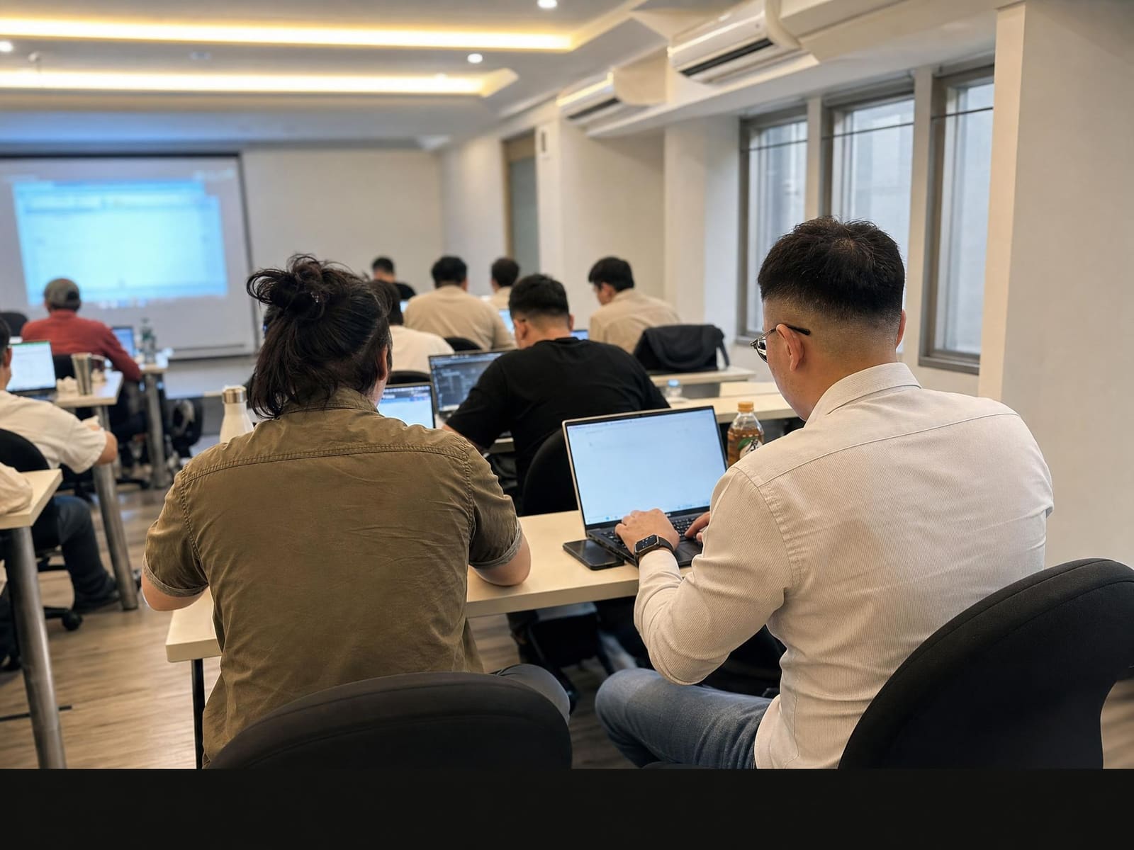 n8n 自動化訓練營學員操作實況（依真實現場照重製）